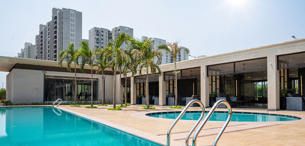 Lodha-Crown-Taloja-Clubhouse-Swimming-Pool-View